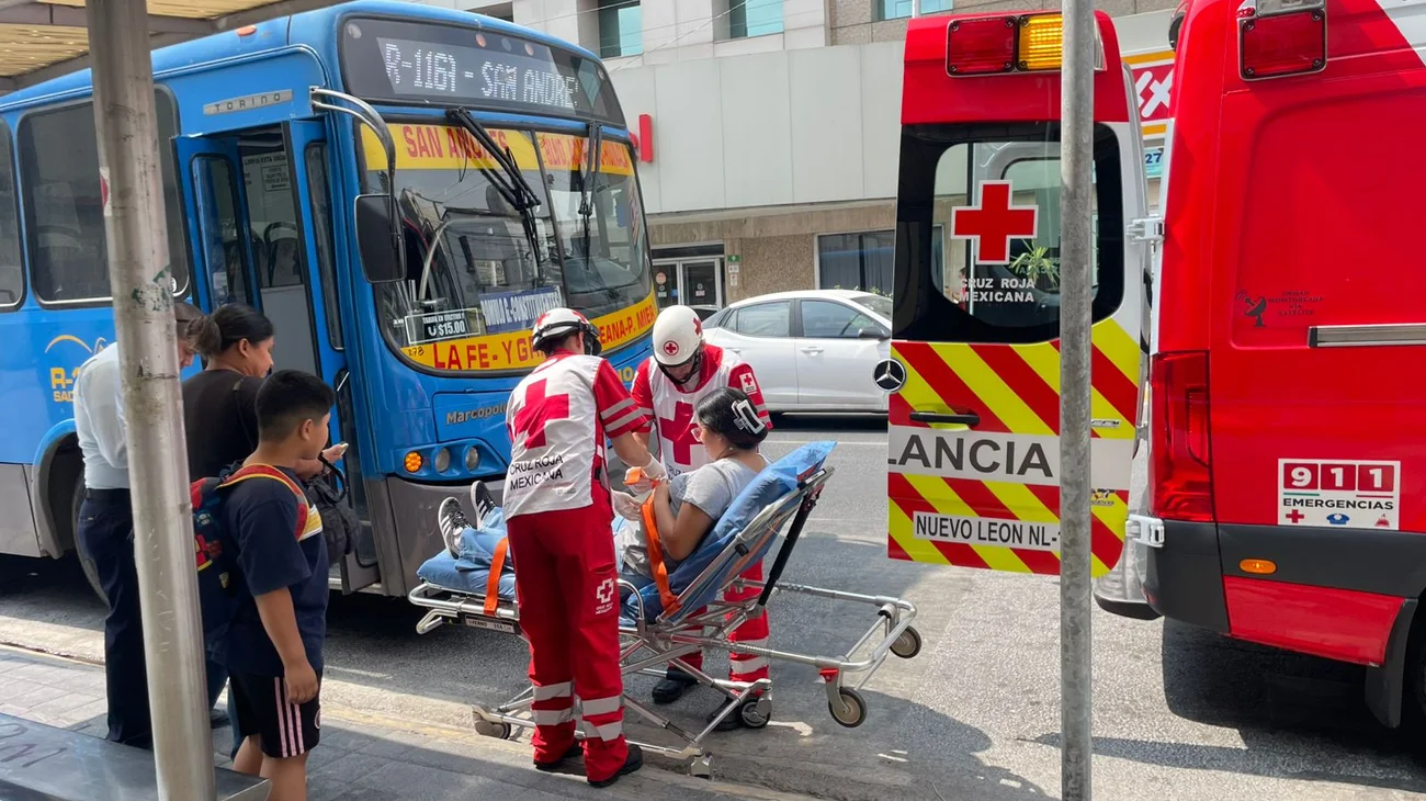 Lesiona frenón de camión urbano a mujer embarazada