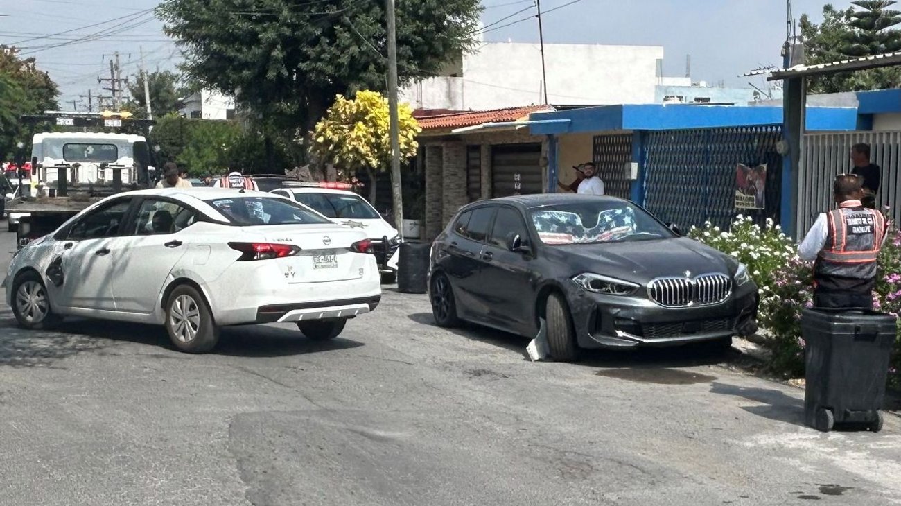 Conductora vuelca tras circular a exceso de velocidad