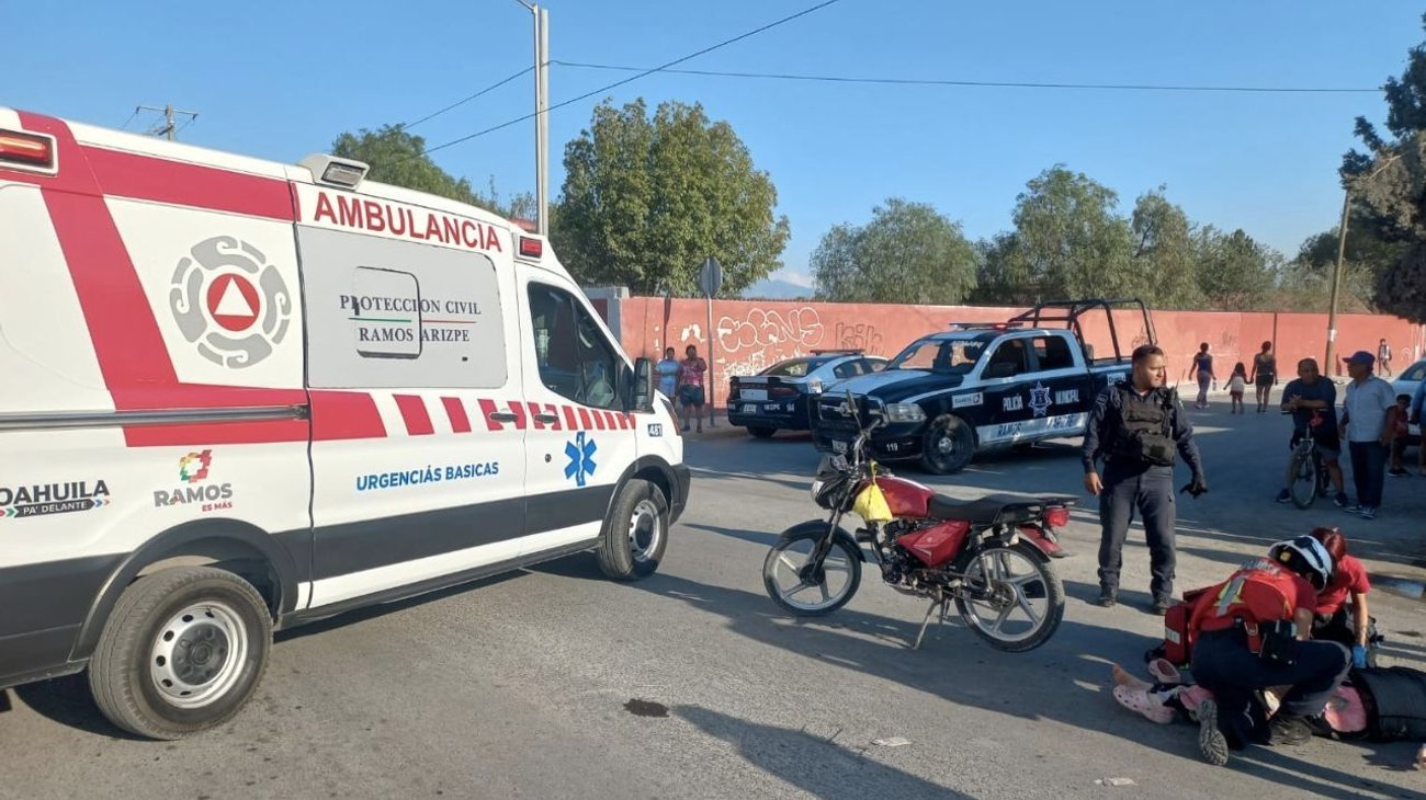 Mujer motociclista se accidenta en el Boulevard Analco
