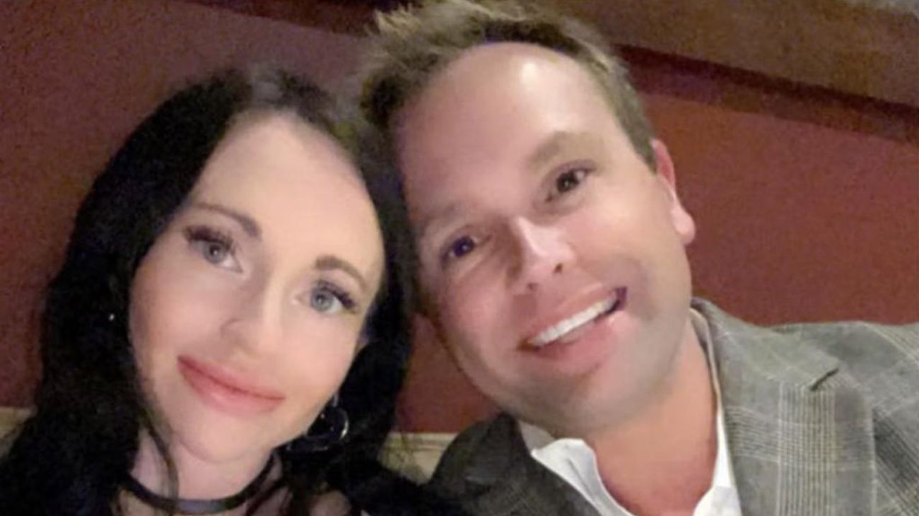 Mujer muere durante cirugía estética; esposo la operó