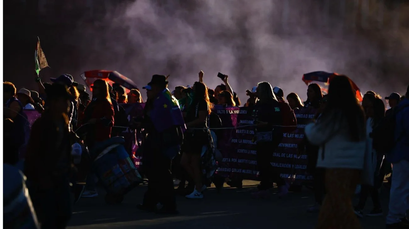 Marchan mujeres en CDMX para exigir alto a los feminicidios