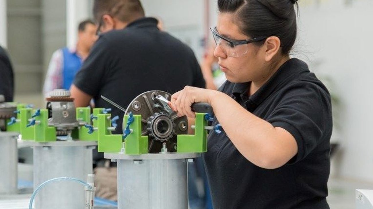 Saltillo convoca al Premio de la Mujer en la Industria 2023