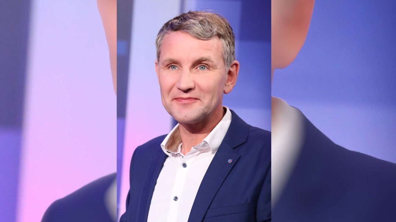 Multan a líder ultraderechista alemán por uso de lema nazi