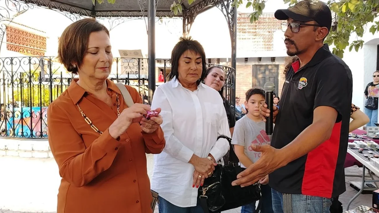 Exhiben coleccionistas autos de juguete en Museo Histórico