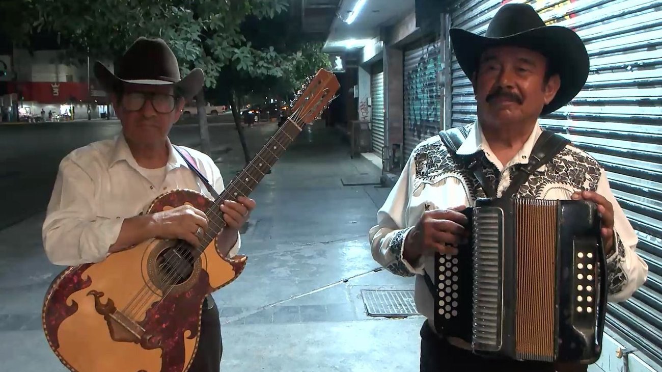 Regios se olvidan de las serenatas para el Día de las Madres