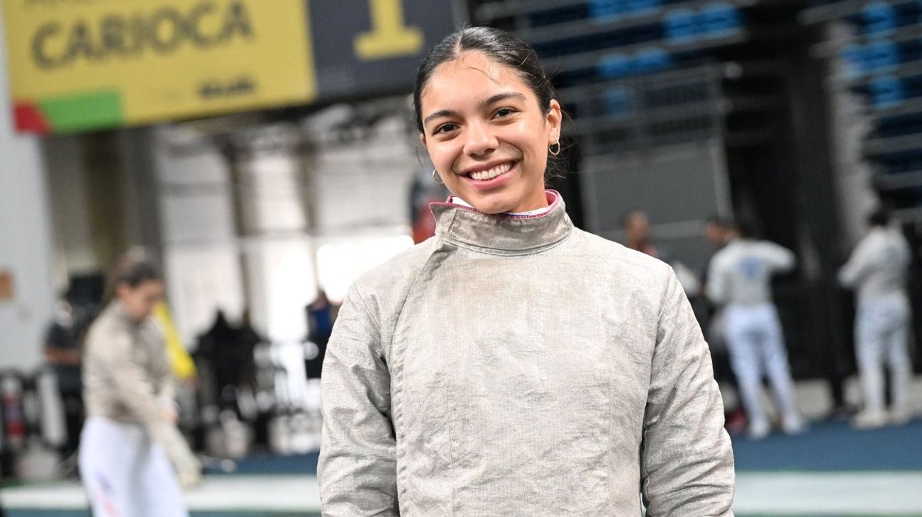 Gana Natalia Botello título de sable en NCAA 2026