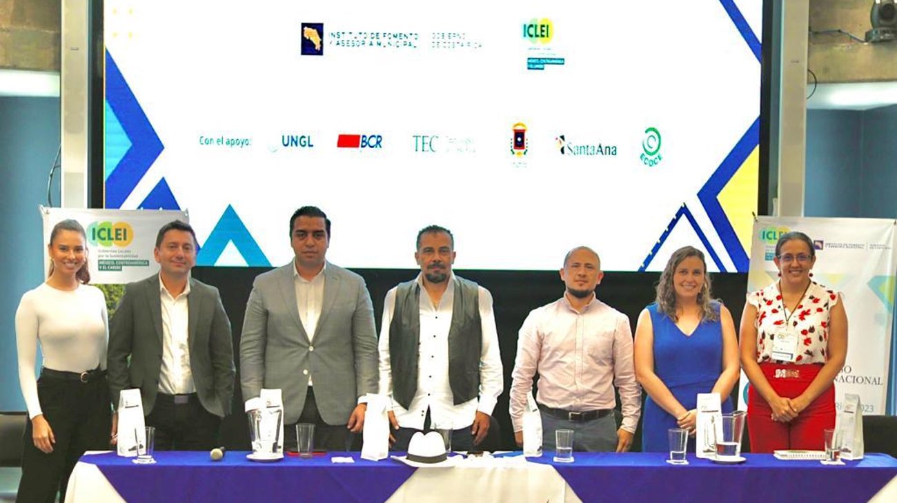 Jesús Nava presenta en Costa Rica programa 'Santa Bus'