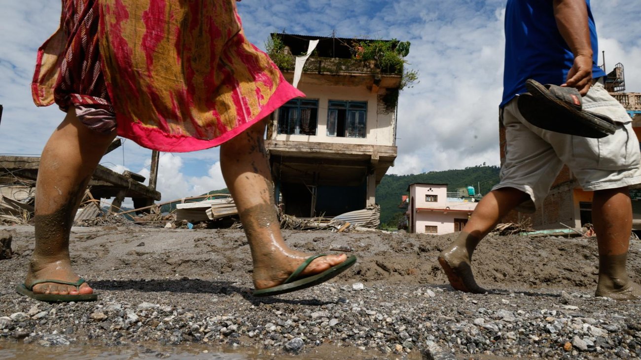 Nepal eleva a 359 los fallecidos por la masiva riada