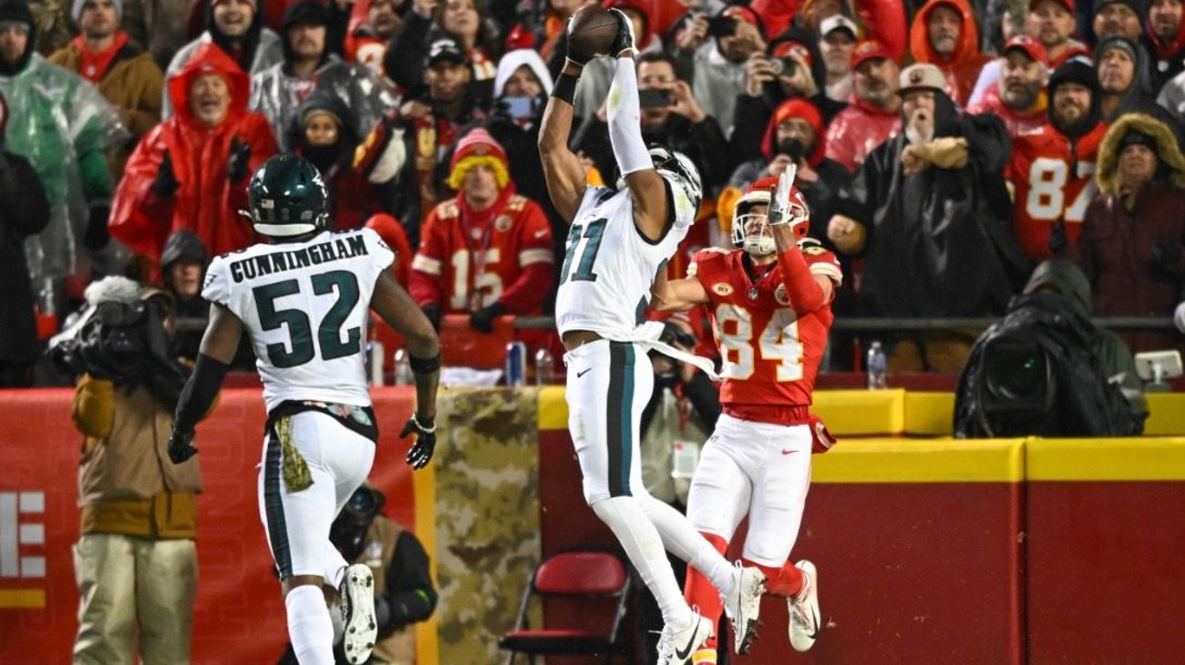 Eagles vence a Chiefs y se confirma como el mejor de NFL