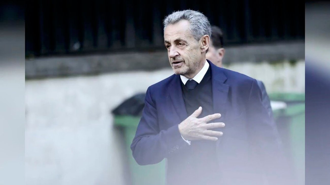 Sarkozy sale en libertad condicional tras 20 días en la cárcel