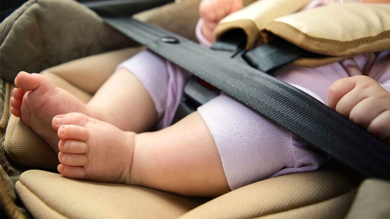 Niñera olvida a bebé en el carro y muere por golpe de calor