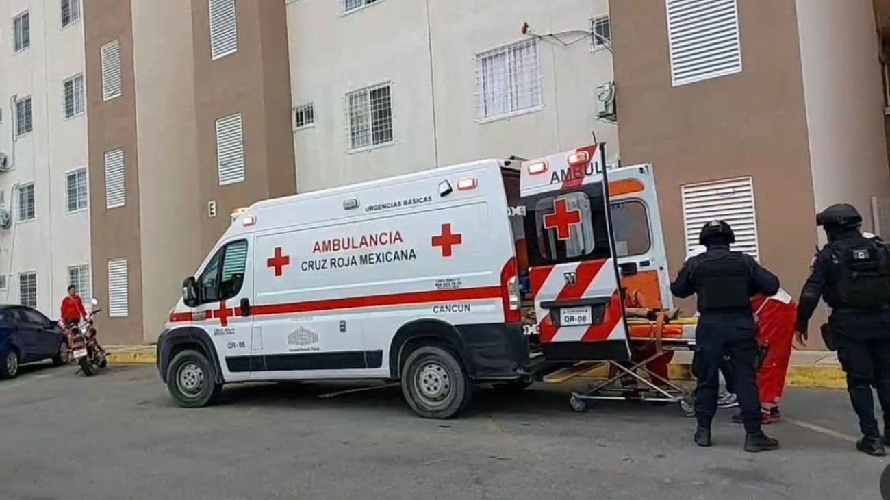 Niño salta en su cama y sale 'volando' por la ventana