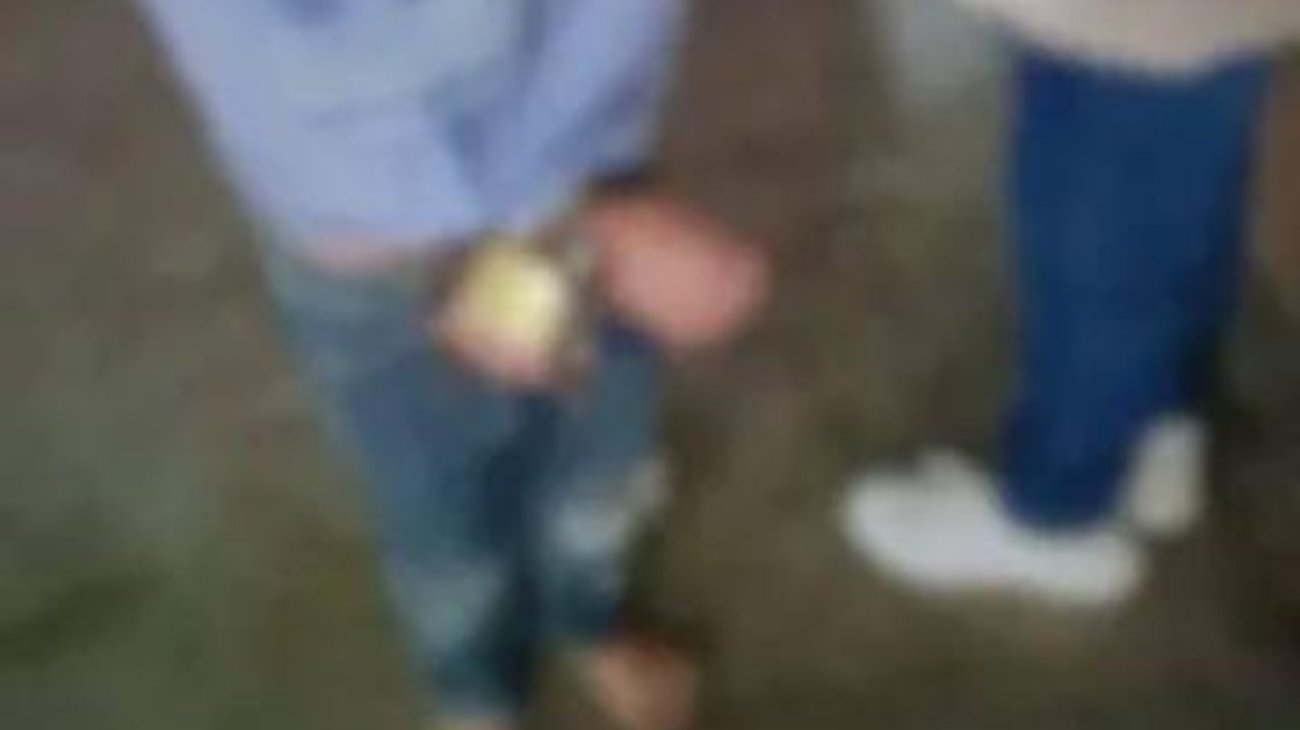 Niño encadenado escapa y pide ayuda para rescatar a hermanos