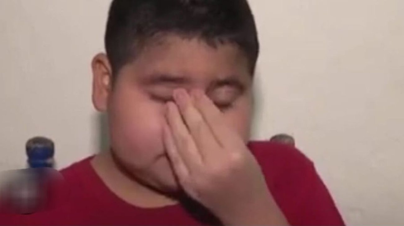 Niño deja de luchar contra el cáncer para disfrutar la vida