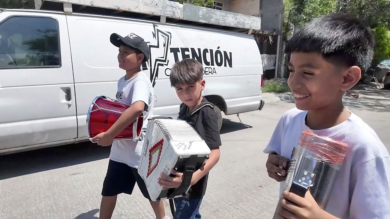 Sueñan a ritmo de cumbia con ser grandes músicos