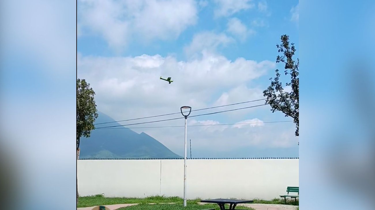 nl_avioneta_volando_d7b1925c26