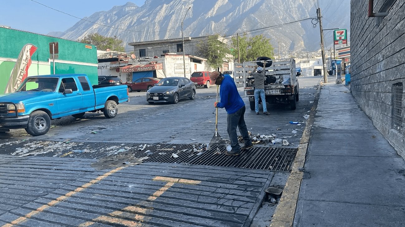 Retira Santa Catarina 21 toneladas de basura en pluviales