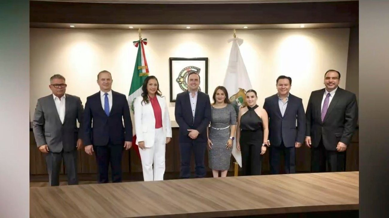 Entregan nombramientos a nuevos subsecretarios y directores