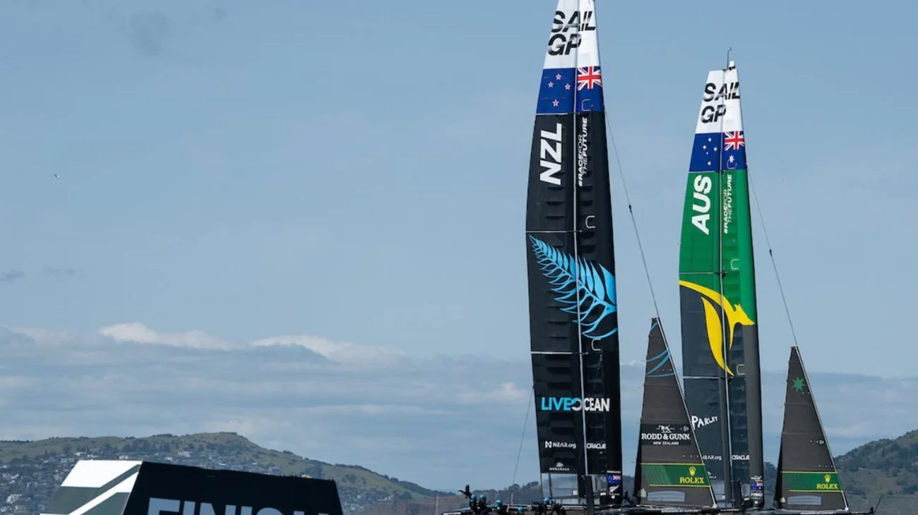 Muren dos competidores en regata de vela en Australia