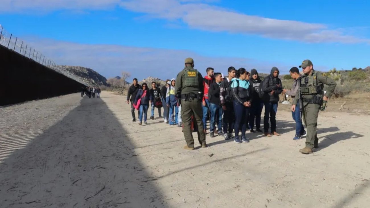 Nueva caravana migrante sale hacia EUA en Navidad