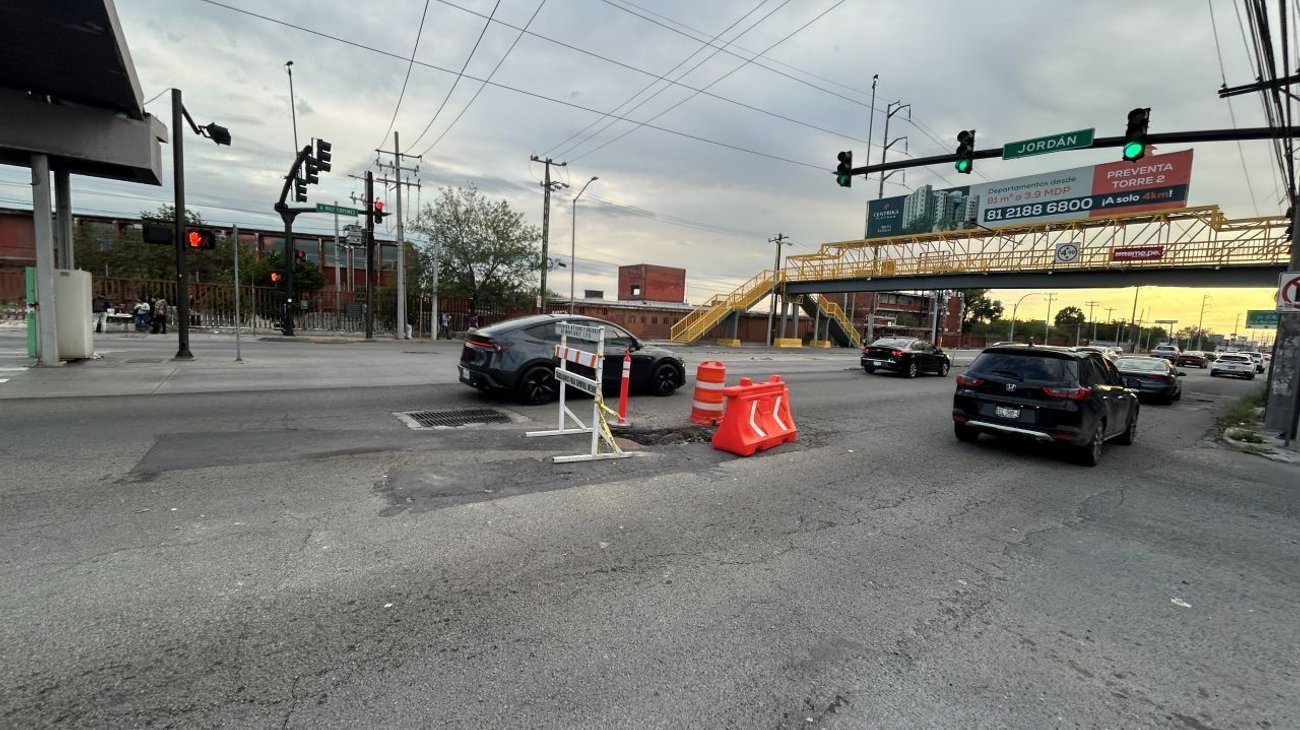 Invade obra inconclusa carriles en avenida Ruiz Cortines
