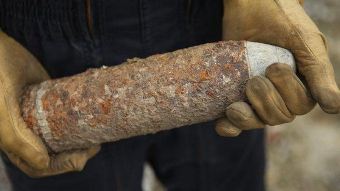 Sacerdote encuentra un obús de la I Guerra Mundial en París