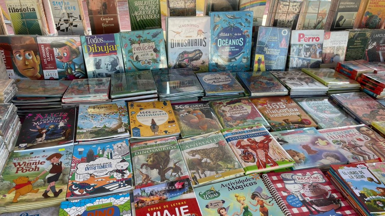 Ofertan más de 2 mil libros en plaza pública de Ramos Arizpe