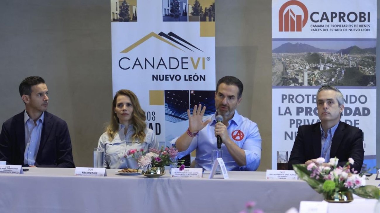 Ofrece Adrián simplificar permisos para sector inmobiliario