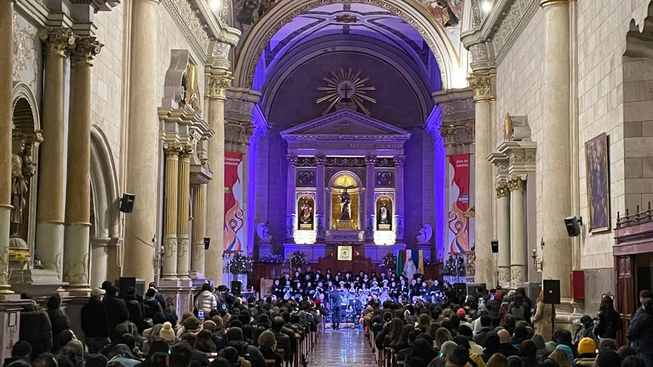 Iluminan la Catedral de Santiago con concierto de Mozart
