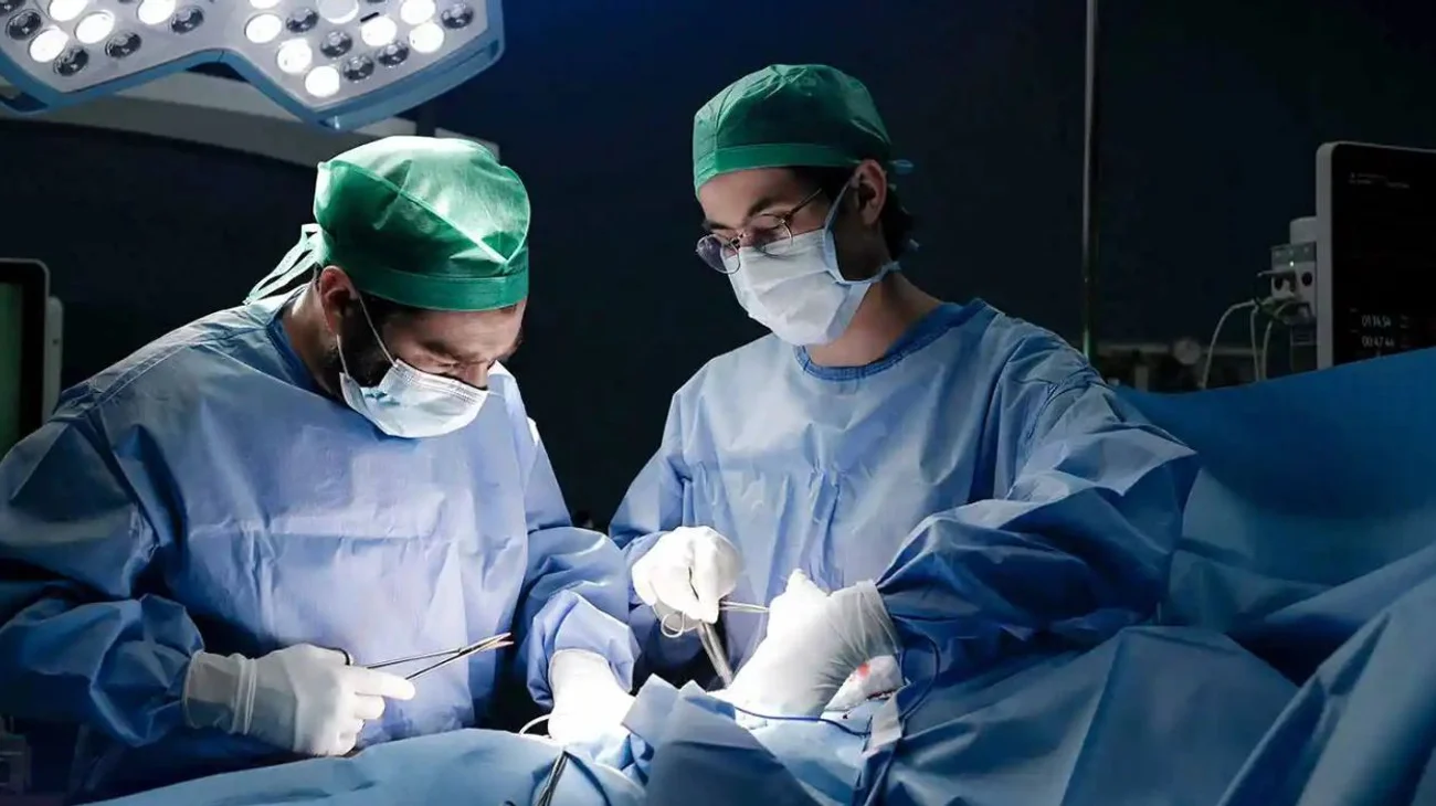 Extirpan a joven un quiste de ovario de más de 12 kilos