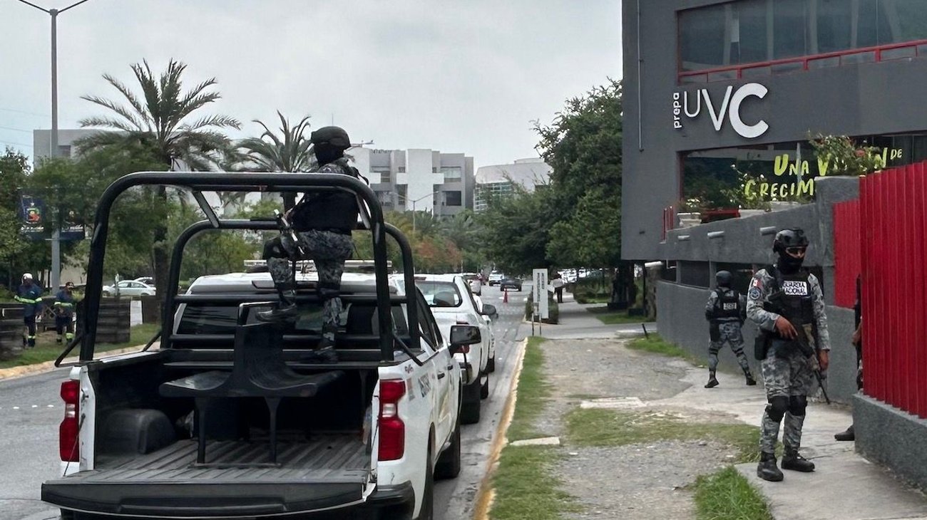 Realizan cateo federal en oficinas de plaza Armida en San Pedro