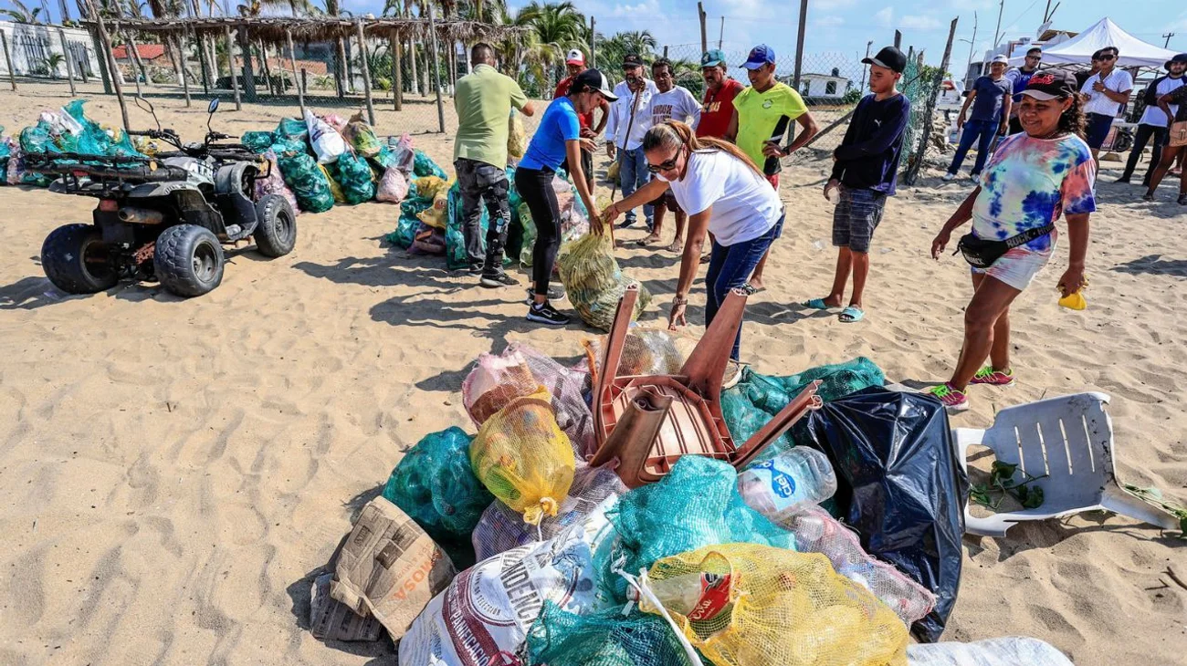 Organizan torneo de pesca de basura en Pie de la Cuesta