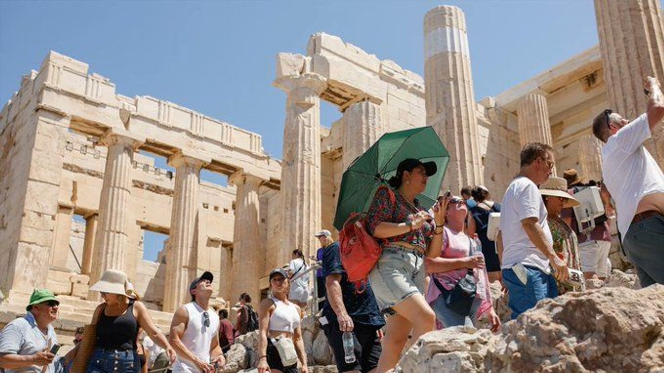Hombre hiere a dos turistas cerca de la Acrópolis de Atenas