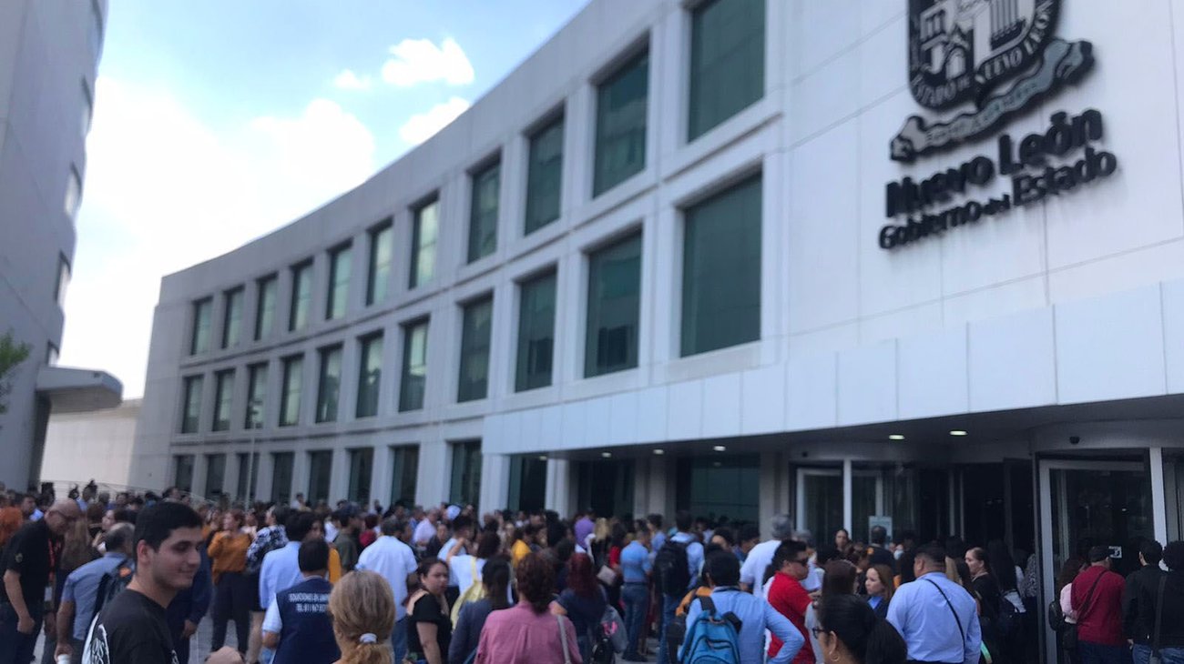 Olor a humo genera evacuación de 300 personas en Pabellón