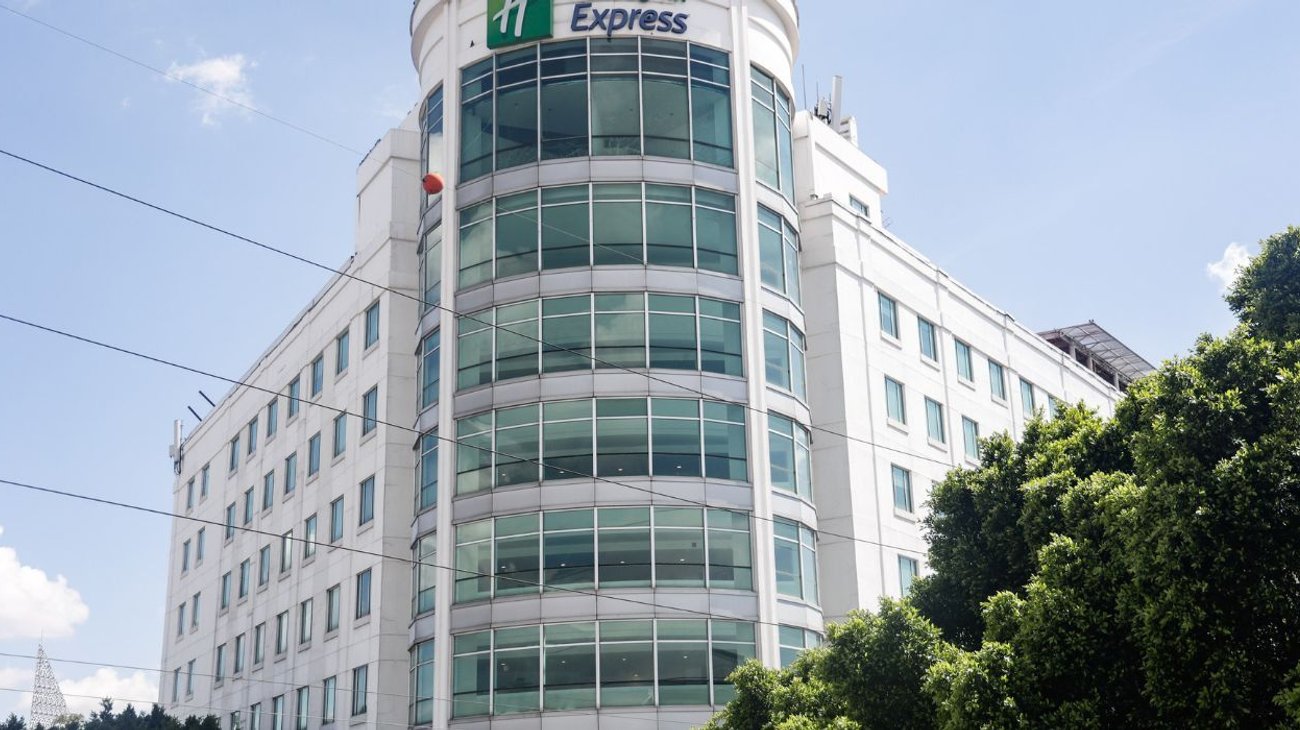 Hallan a mujer y su hijo sin vida en Puebla; familiar sobrevive