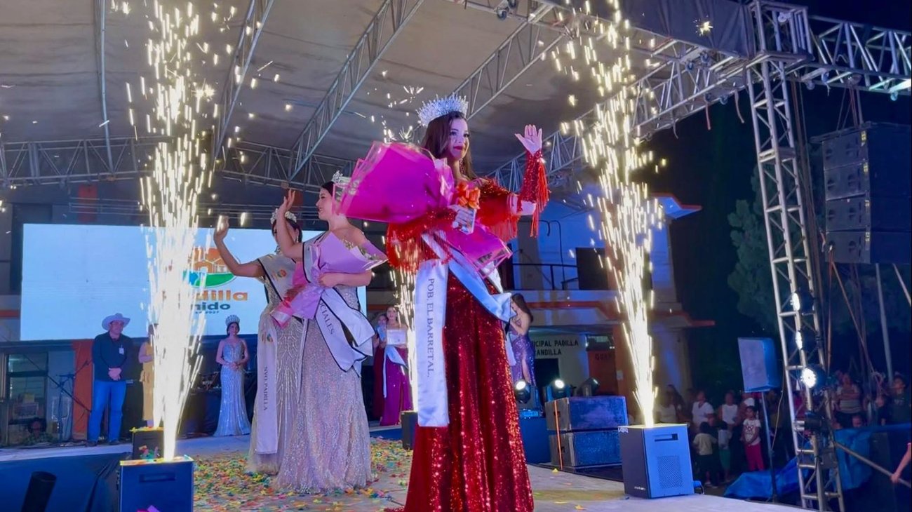 Coronan a Paola Primera como Señorita Padilla 2025