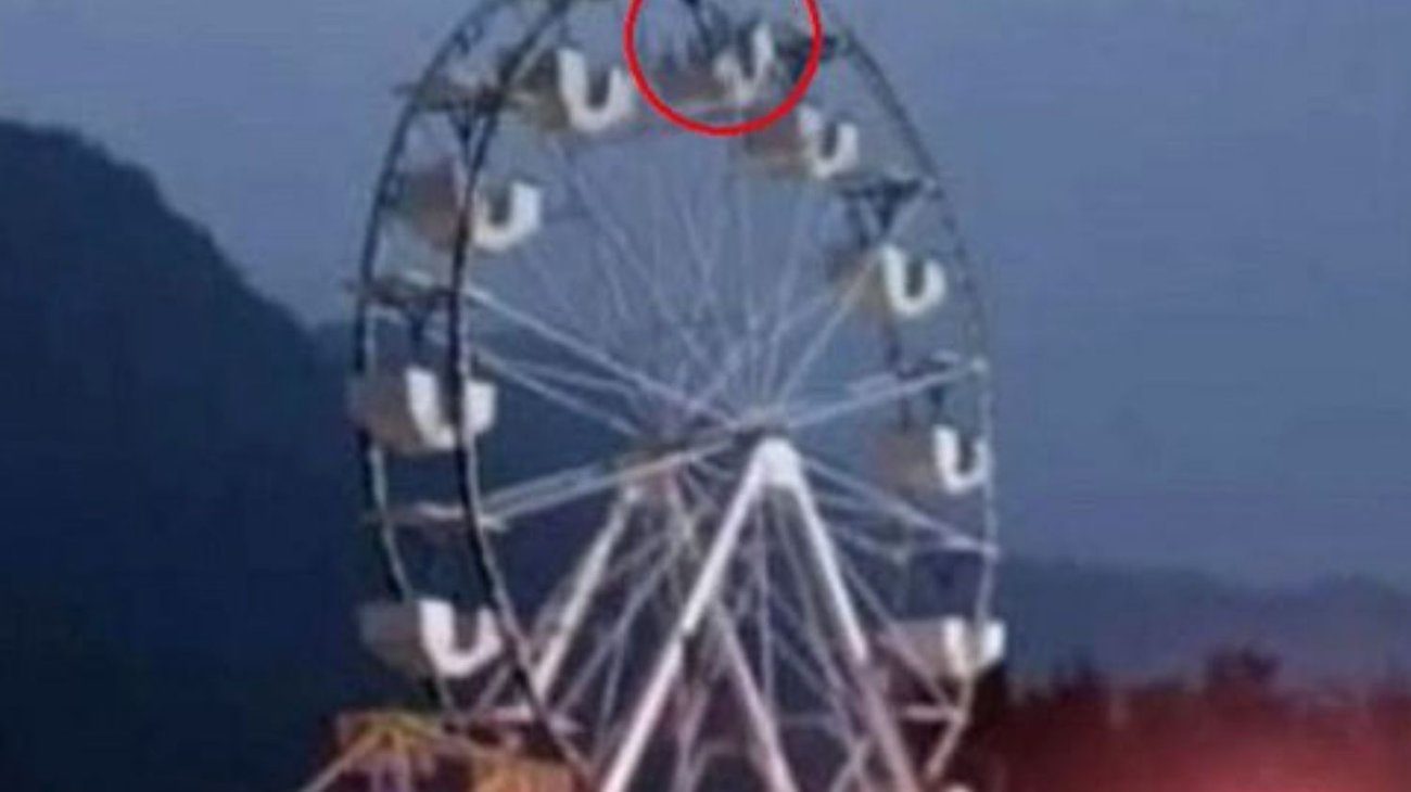 Padre e hija de 8 años salen volando de rueda de la fortuna