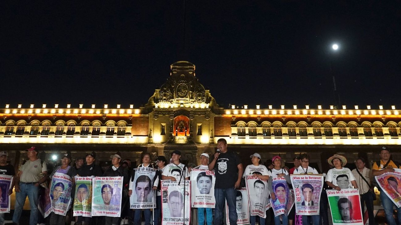 padres_ayotzinapan_amenazan_con_romper_dialogo_con_gobierno_dc1a41bd03