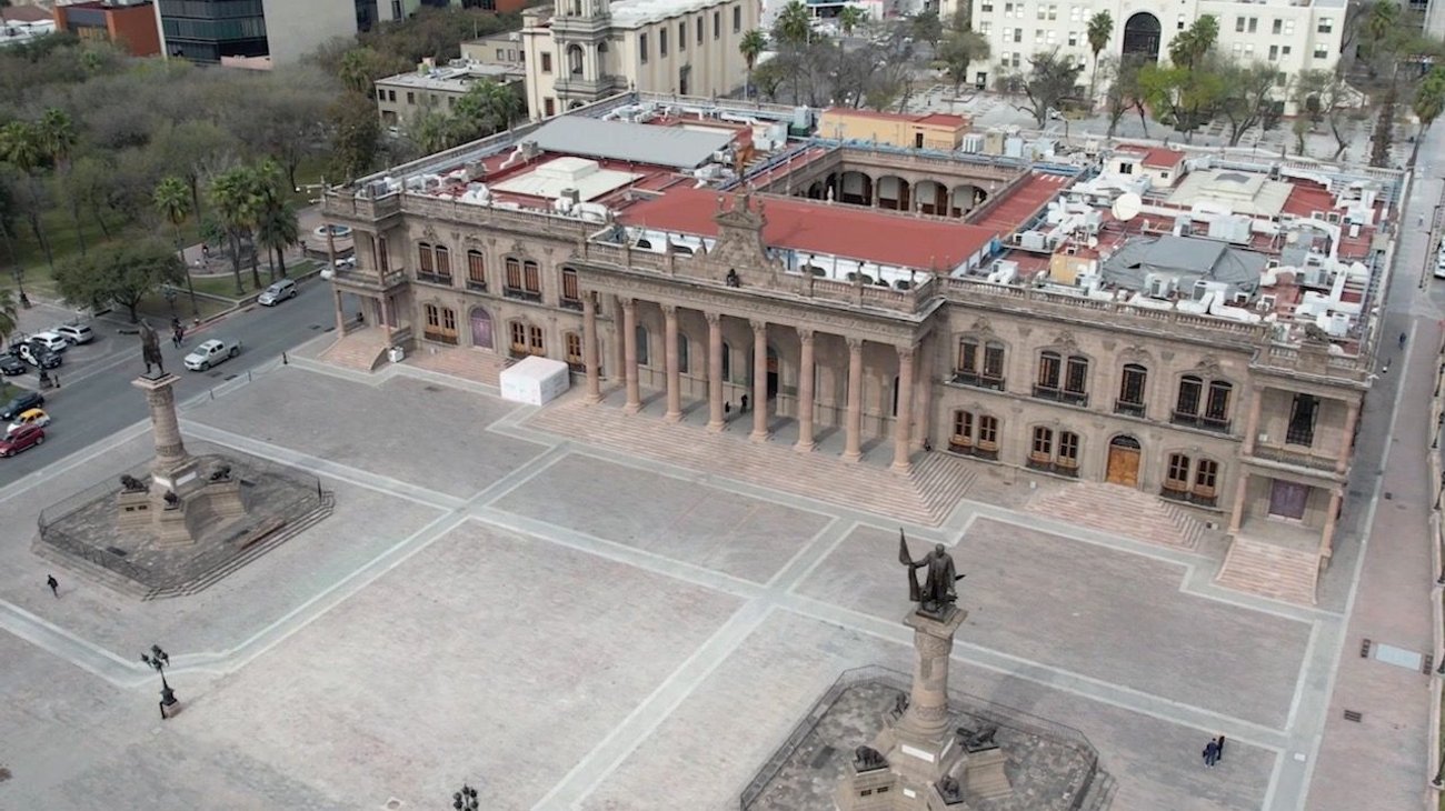 Se reúnen gobernador y diputados en Palacio de Gobierno