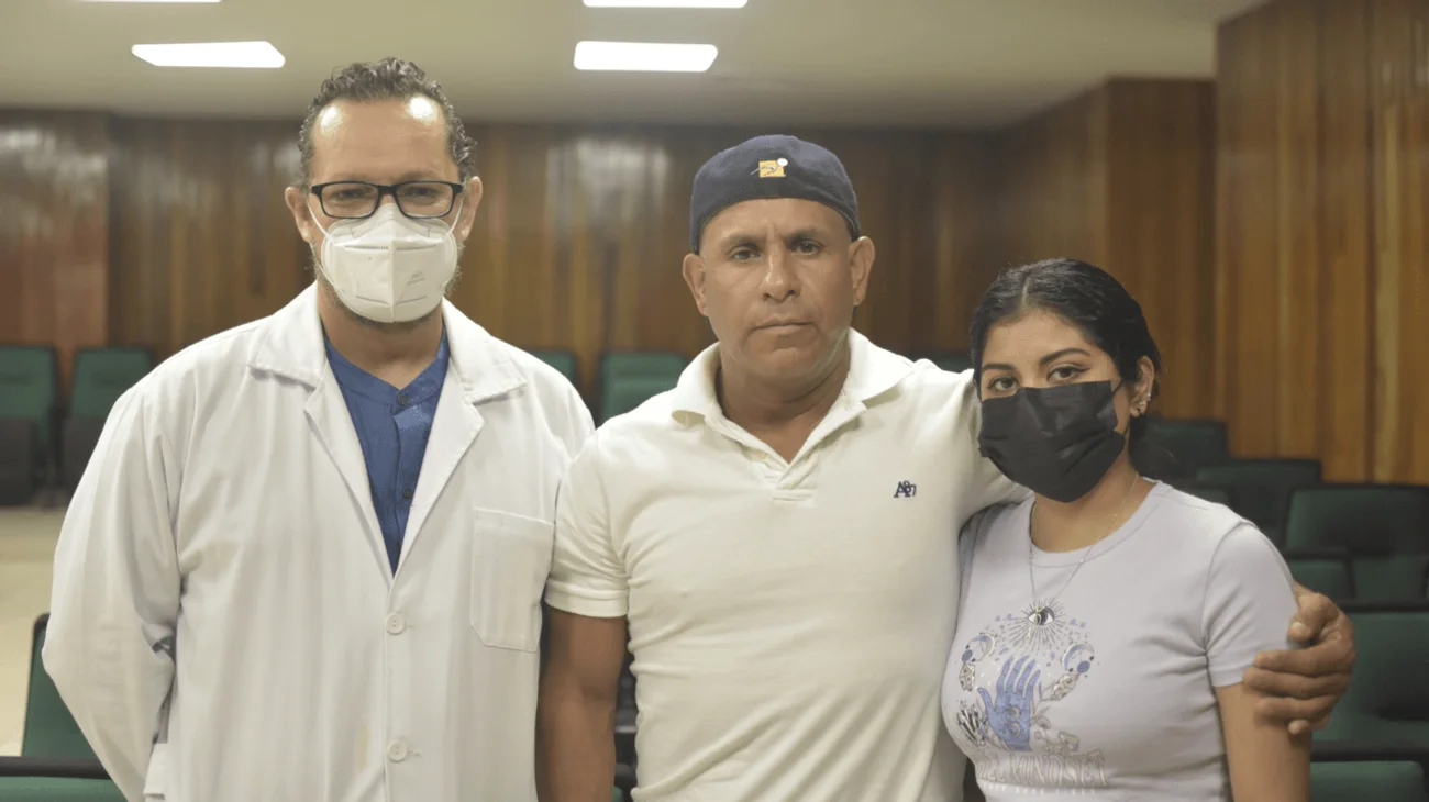 Regala papá calidad de vida a su hija con donación de riñón