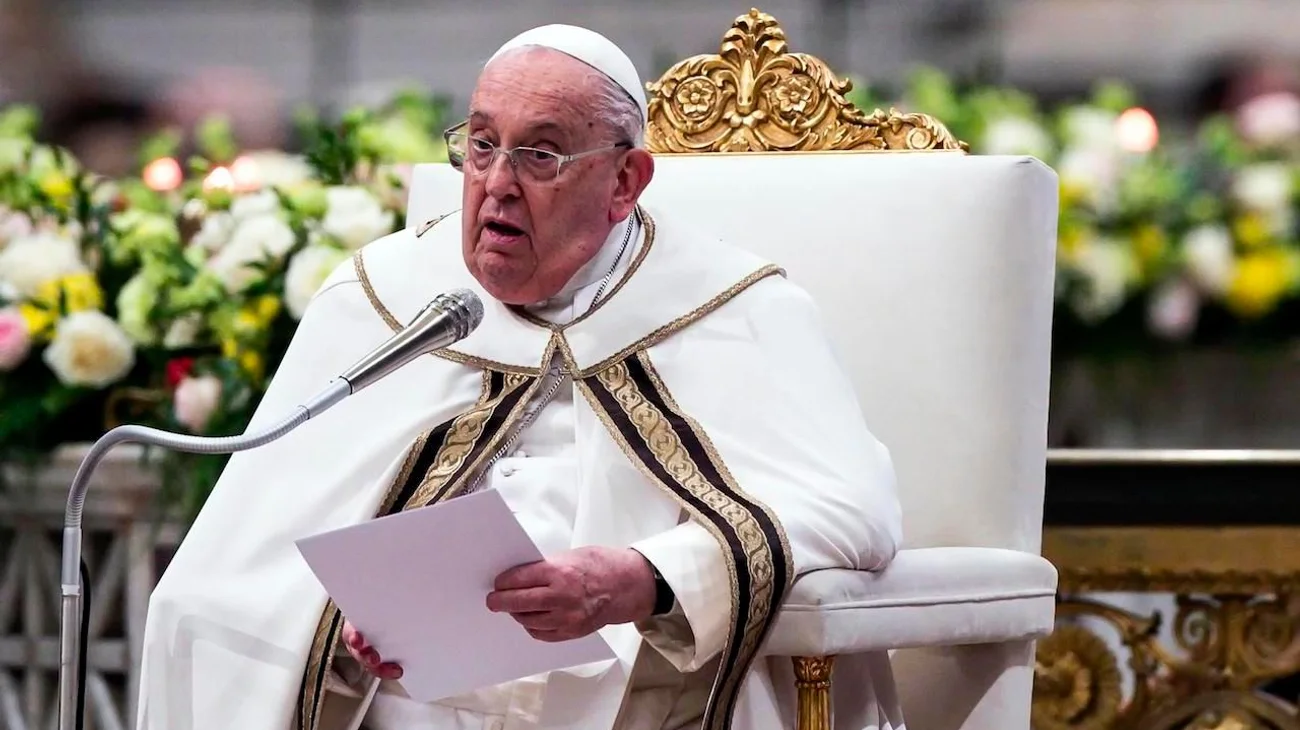 El papa anula su agenda al ser hospitalizado por bronquitis