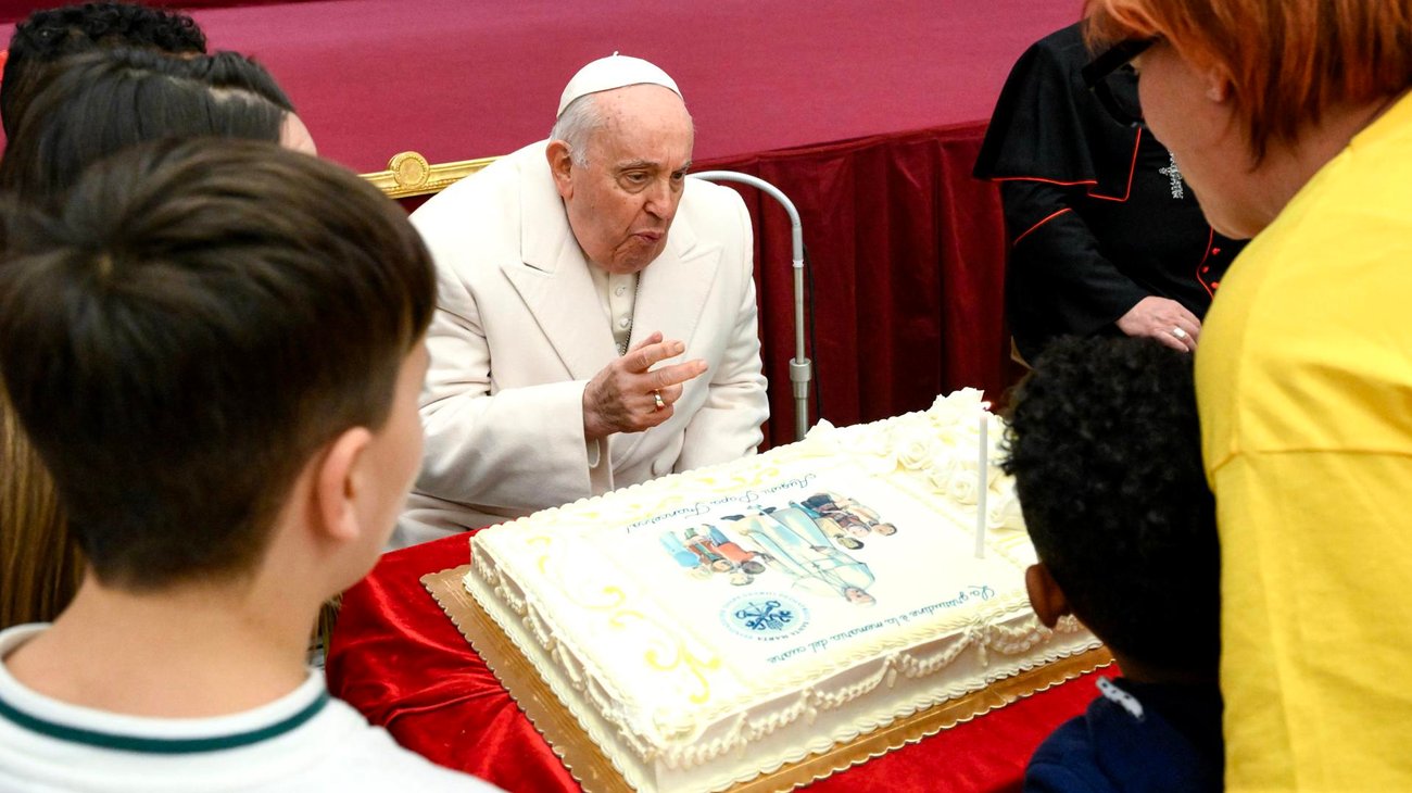 Papa Francisco celebra su 87 cumpleaños con fiesta circense