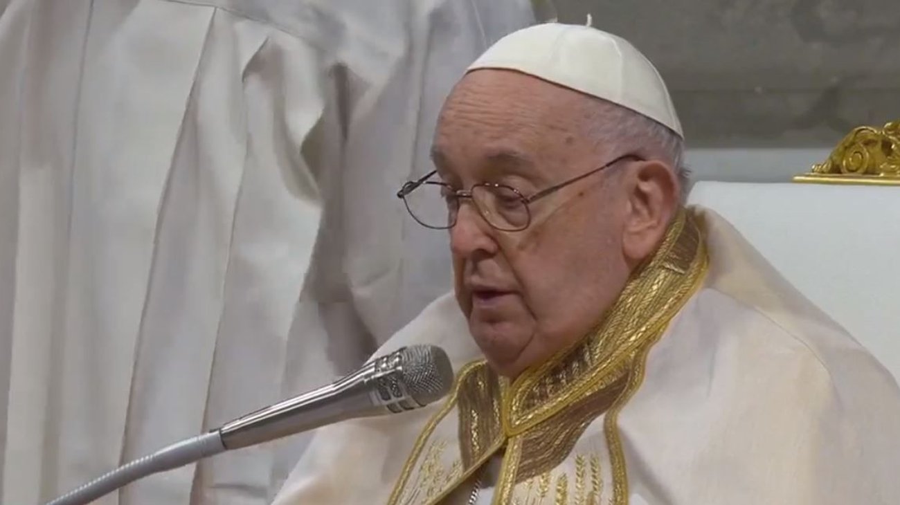 Papa a jóvenes: ‘Likes’ y ‘followers’ no deben definirlos