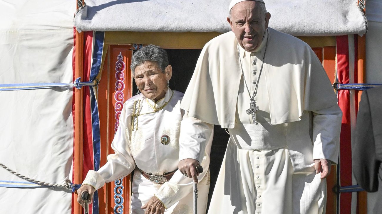 Papa Francisco se reúne con líderes de otras religiones.
