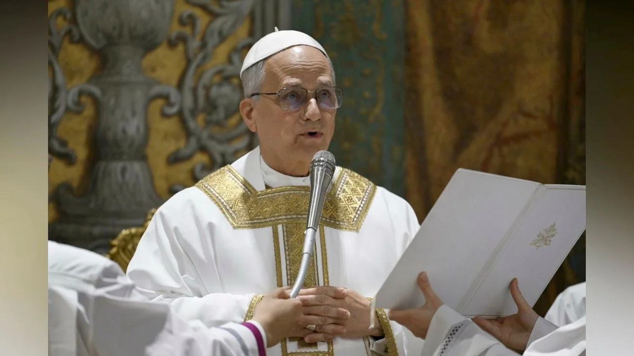 Oficia León XIV primera misa ante cardenales que le eligieron