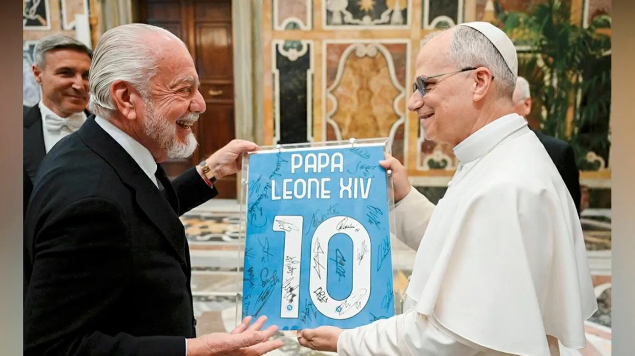 Recibe el papa León XIV al Nápoles tras título en Italia