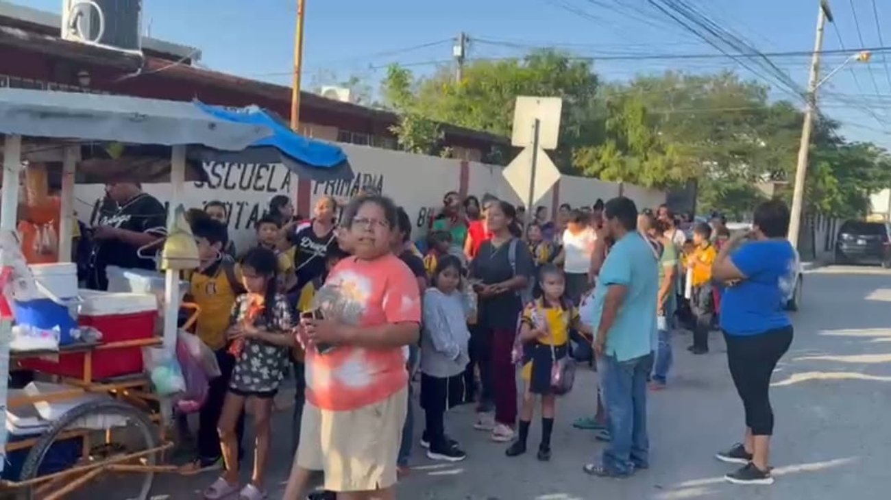 Exigen padres de familia asignen maestro en primaria de Matamoros