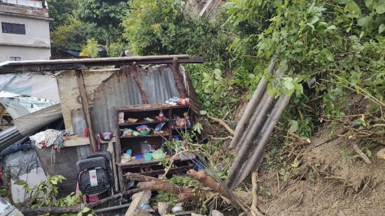 Paredón colapsa en Jiutepec y mueren tres menores