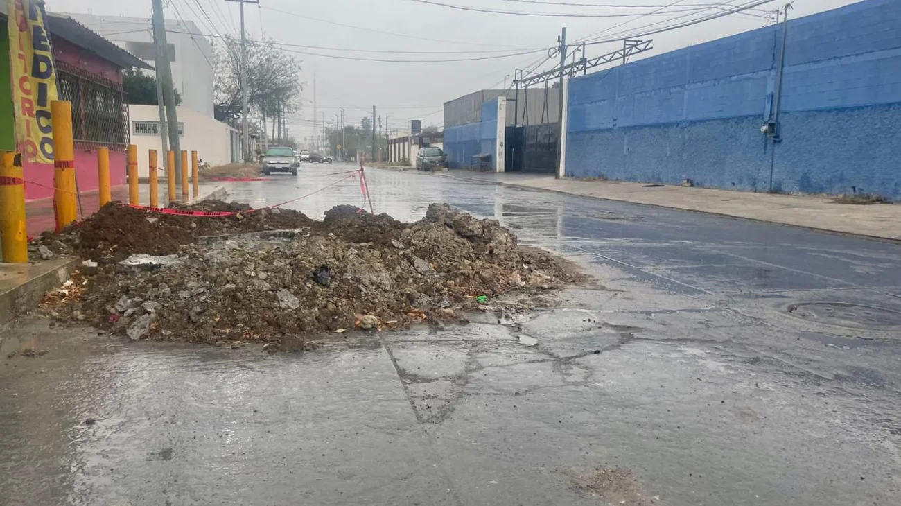 Olvido en pavimentación deja sin agua a colonias de Reynosa