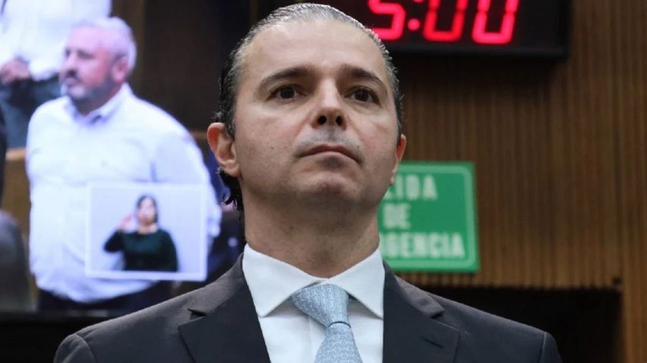 Miguel Flores pide renuncia de Pedro Arce por caso Karina Barrón